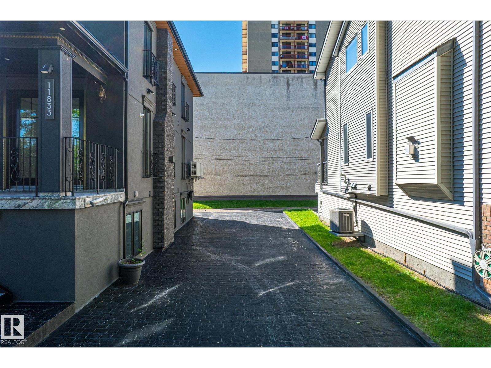 11833 102 AV NW - 41