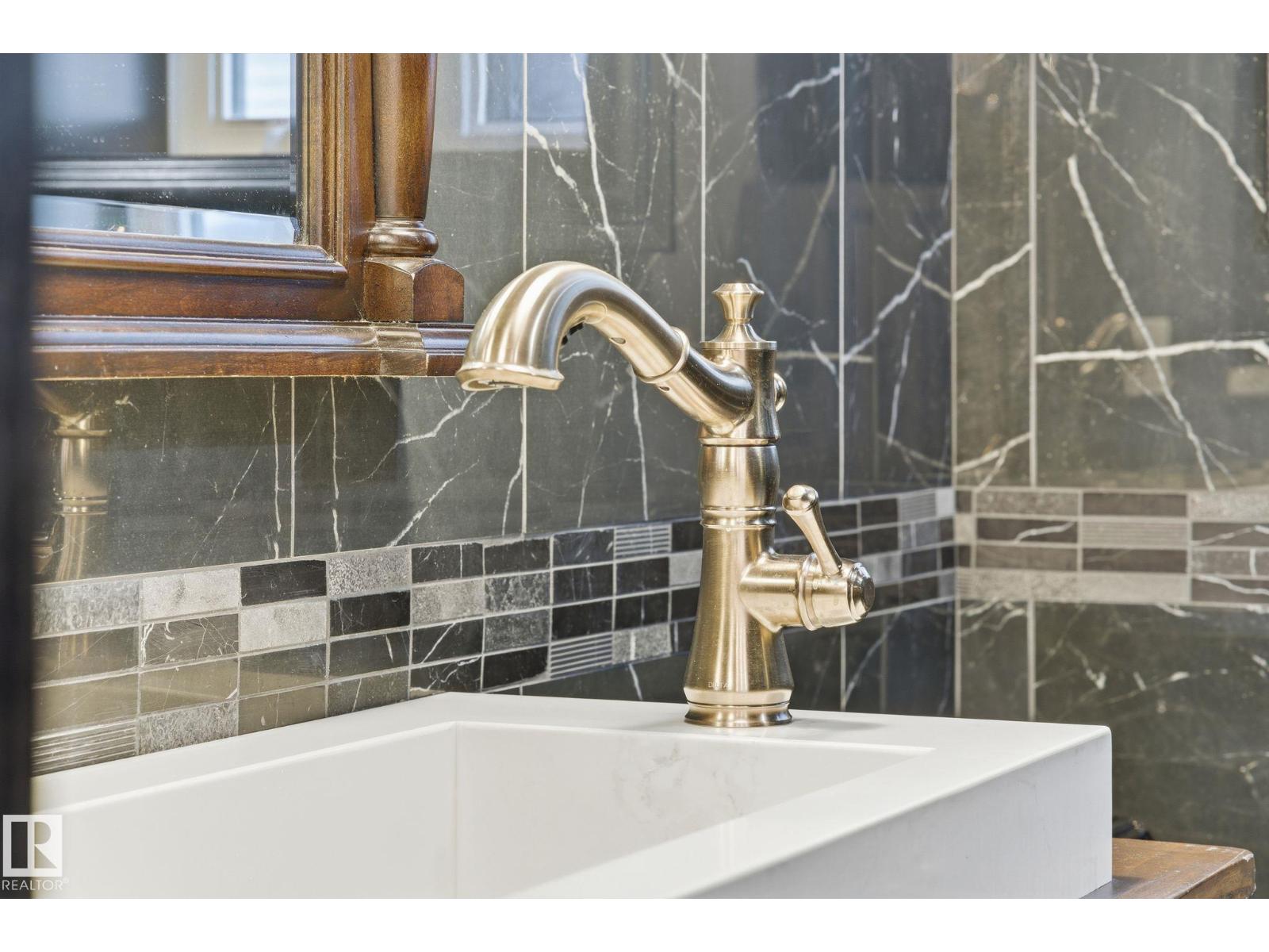 11833 102 AV NW - 61