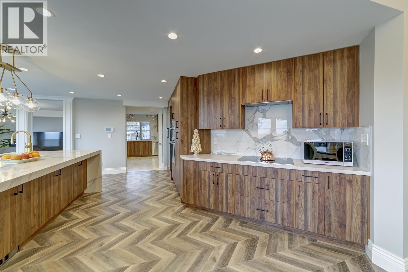 2962 ROBSON DRIVE, Coquitlam