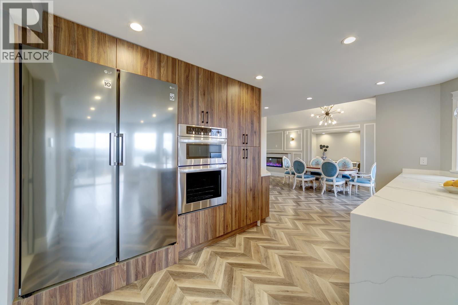 2962 ROBSON DRIVE, Coquitlam