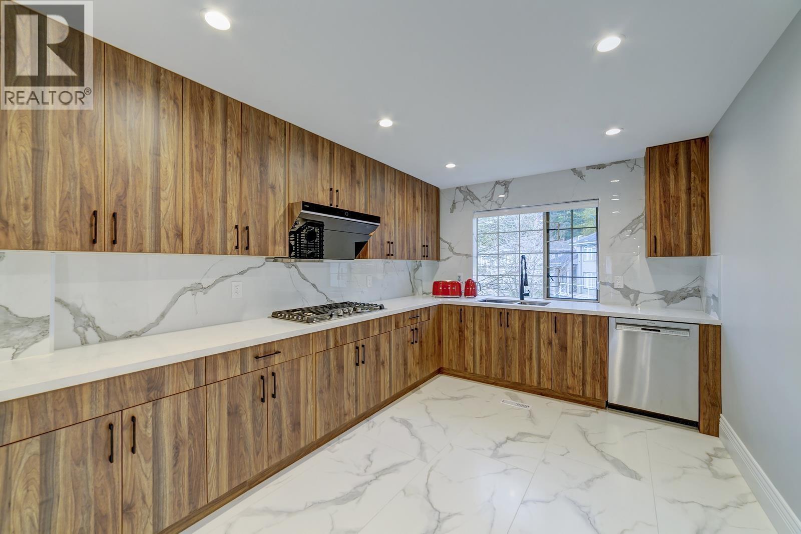 2962 ROBSON DRIVE, Coquitlam