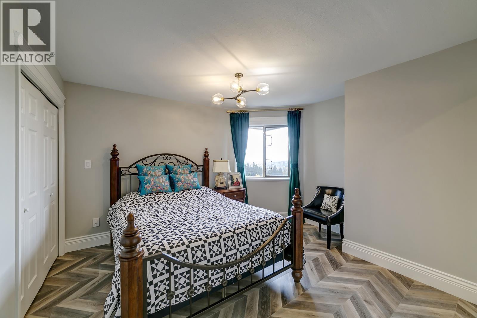 2962 ROBSON DRIVE, Coquitlam