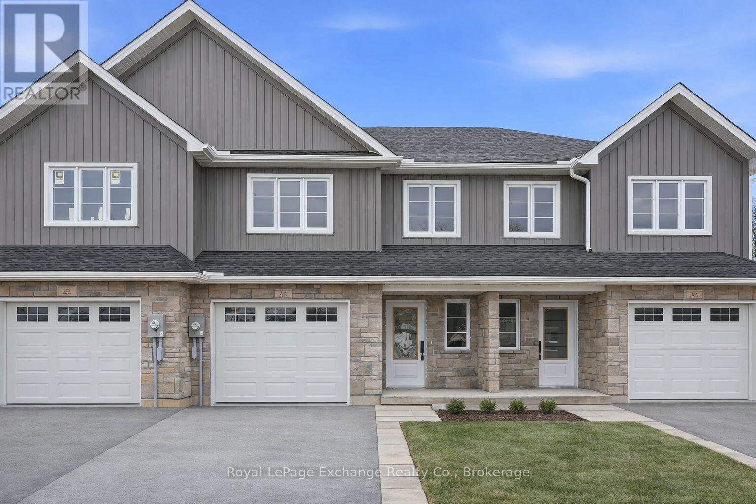 UNIT 3 - 227 BRUCE STREET S