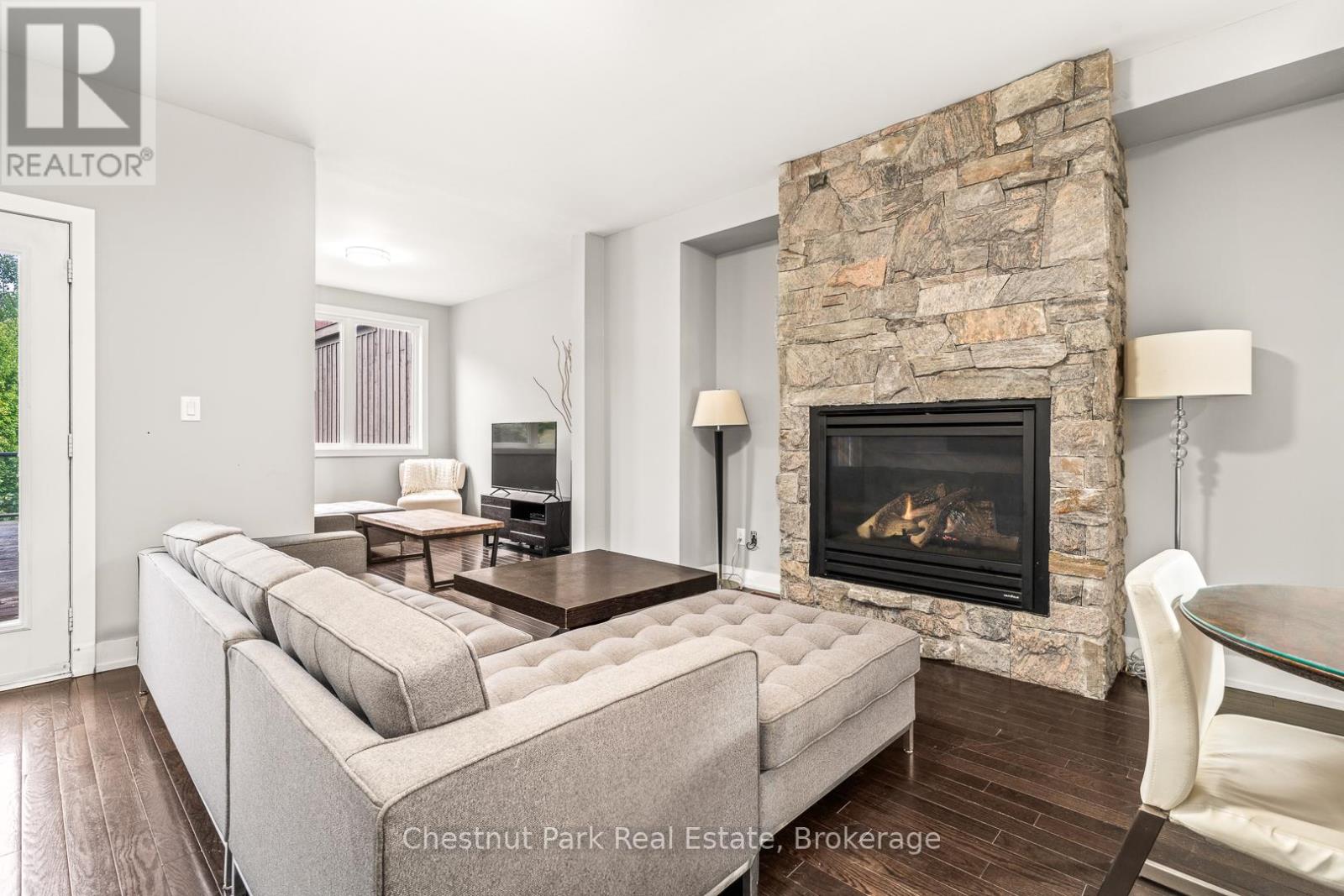 65 ROCKMOUNT CRESCENT - 13