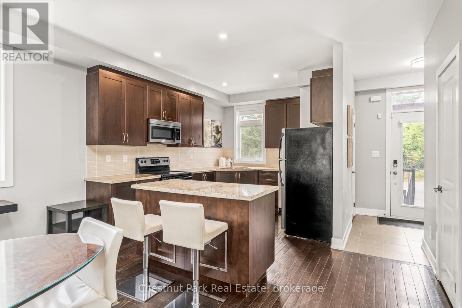 65 ROCKMOUNT CRESCENT - 6