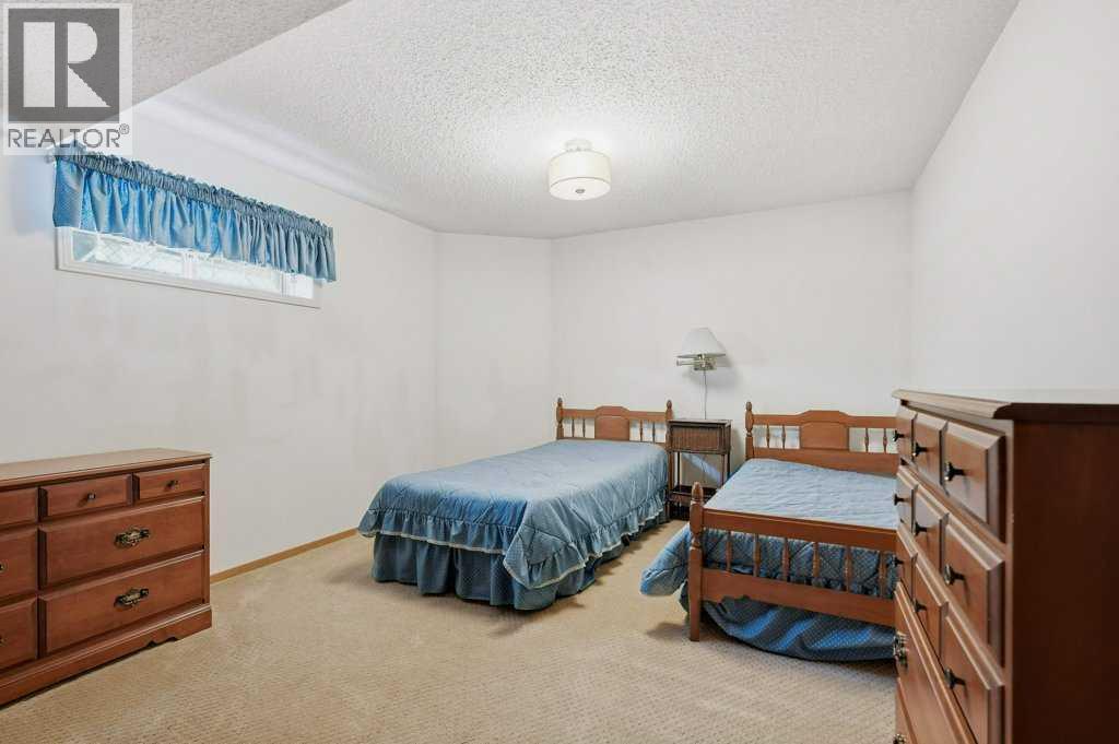 Single Family House Bungalow for Sale in  Douglasbank Gardens SE Douglasdale/Glen Calgary 