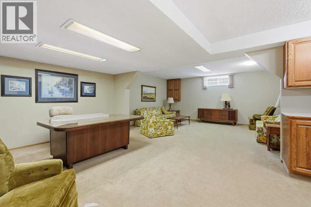 Single Family House Bungalow for Sale in  Douglasbank Gardens SE Douglasdale/Glen Calgary 