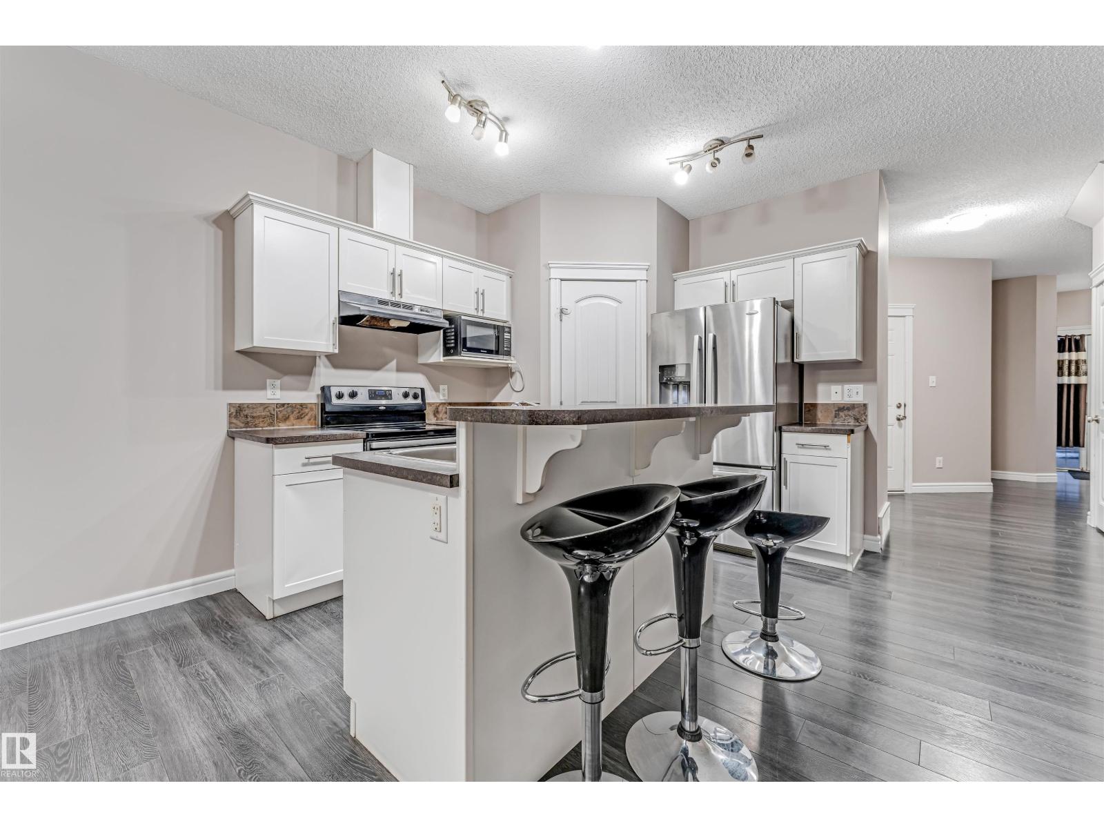 2929 16A AV NW, Edmonton