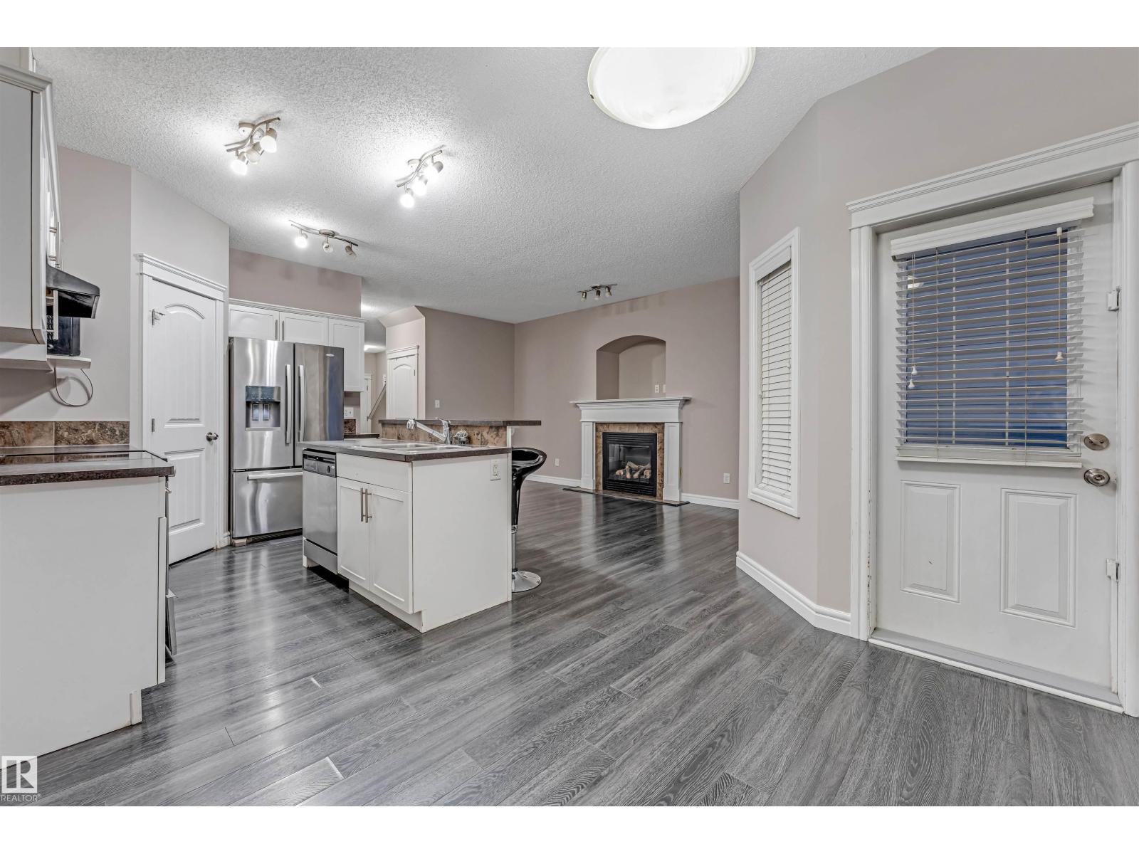 2929 16A AV NW, Edmonton