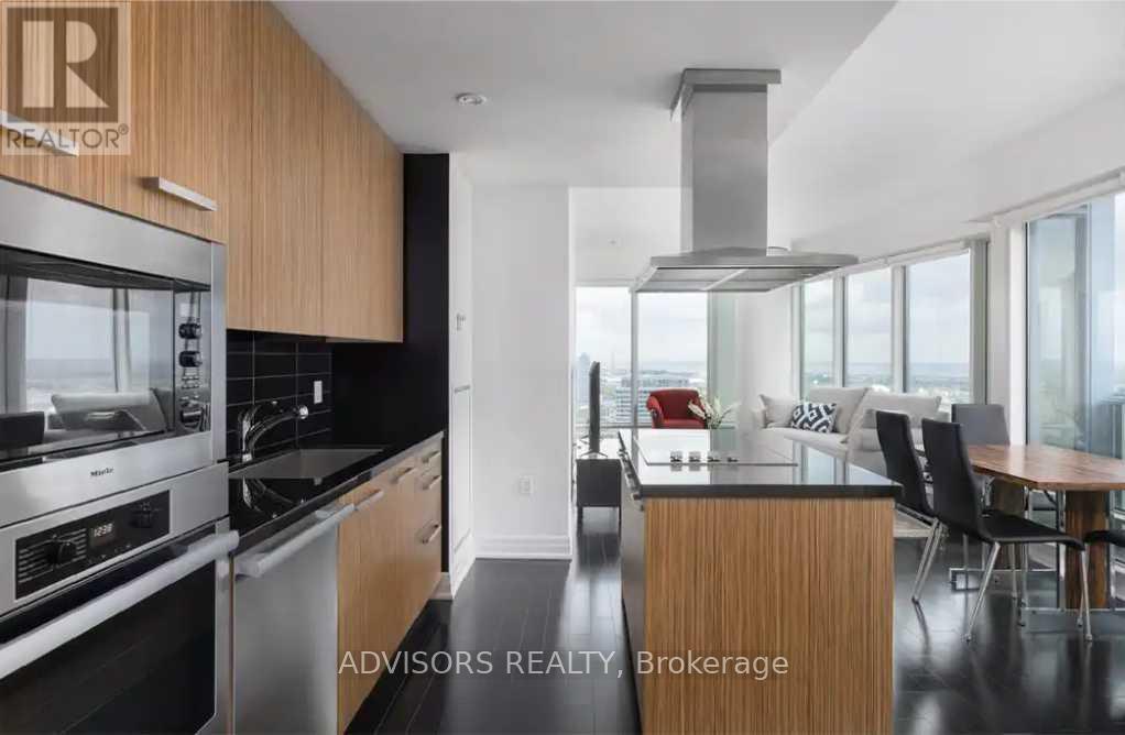 4011 - 8 THE ESPLANADE AVENUE