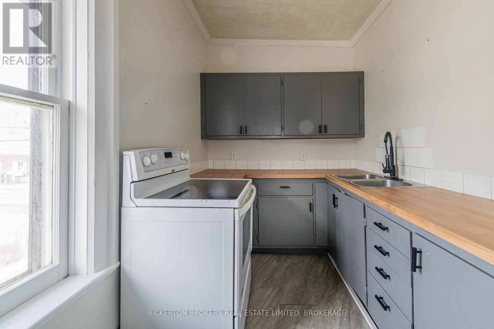 1064 PRINCE STREET - 17