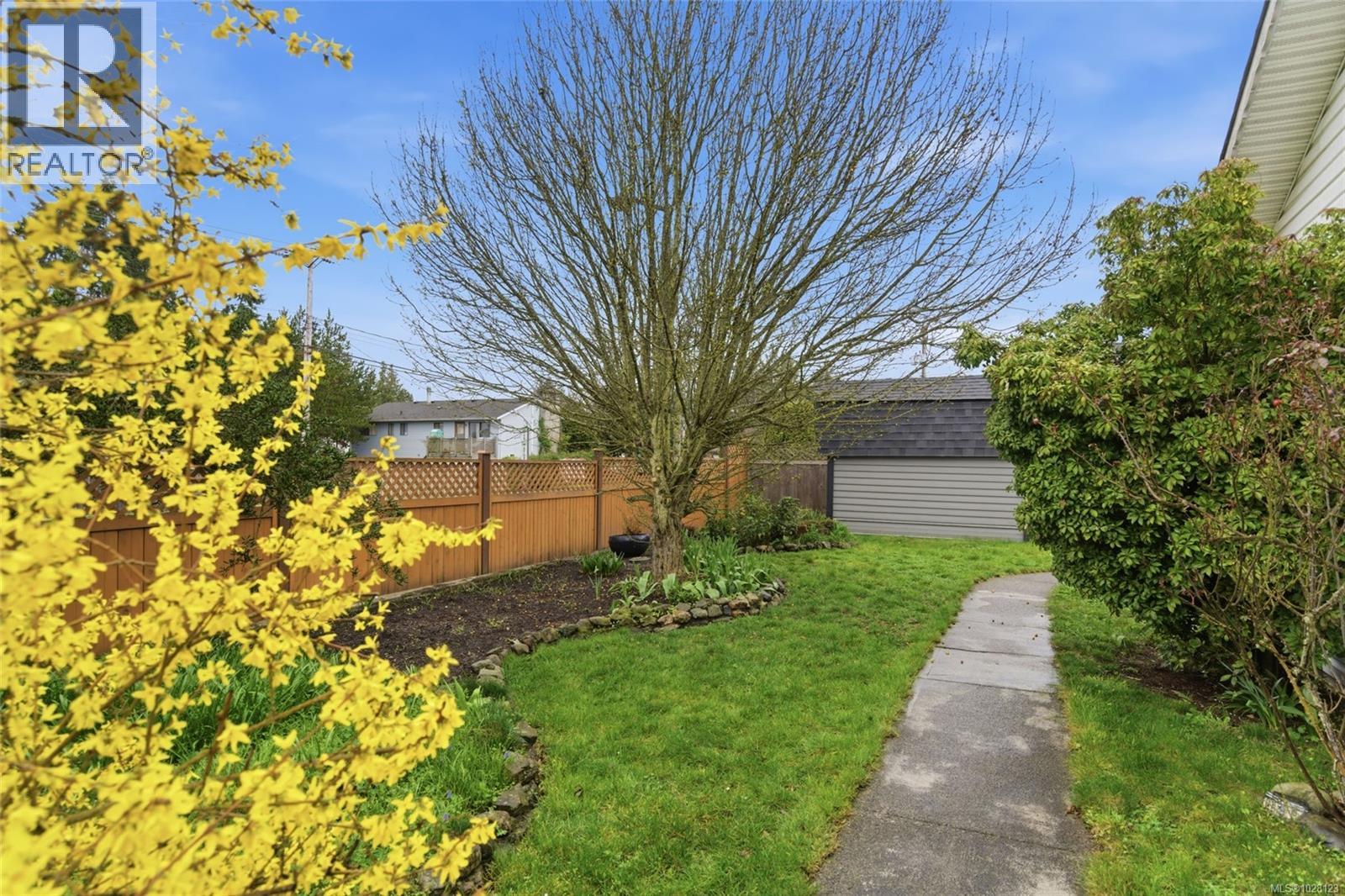 702 FORSYTH AVE - 26