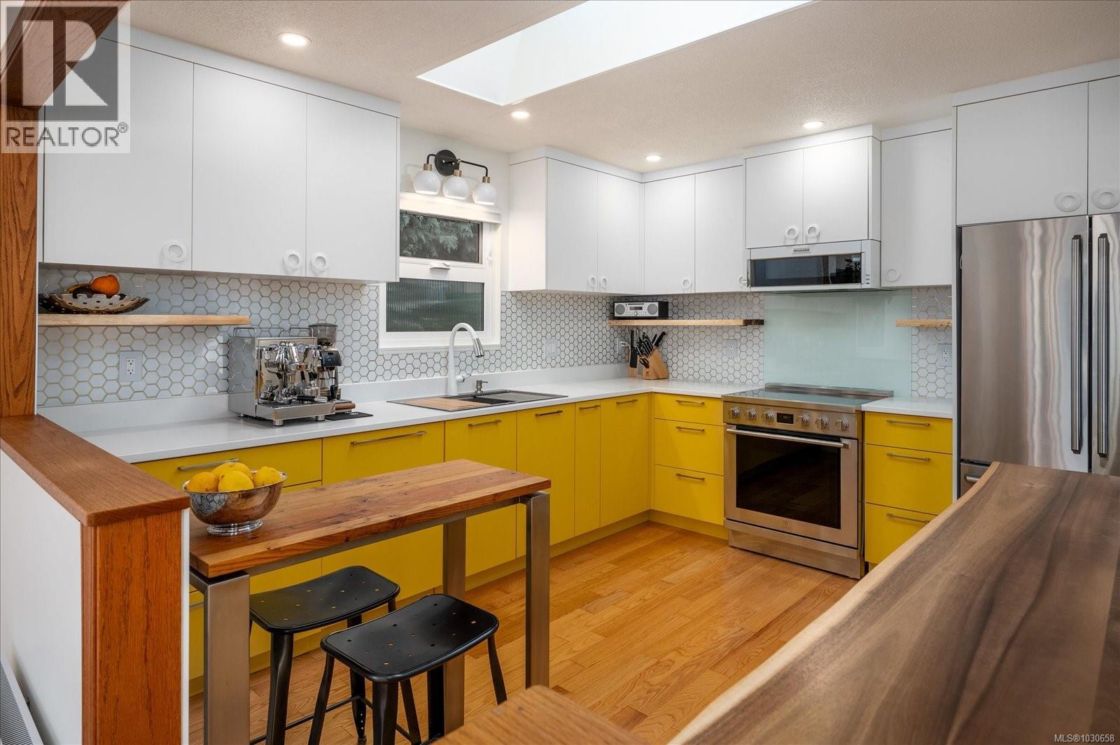 11041 CHEMAINUS RD - 14