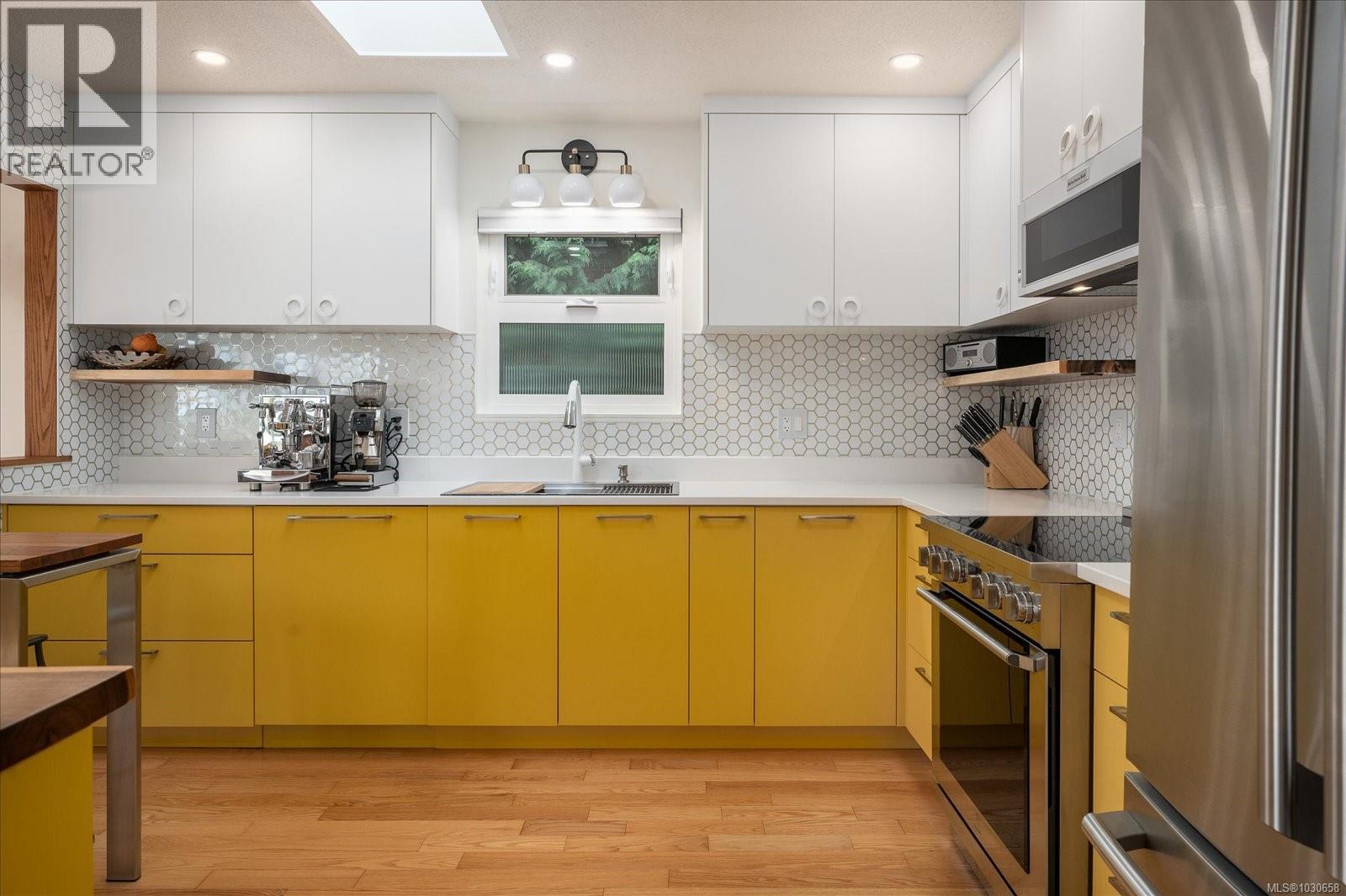 11041 CHEMAINUS RD - 16