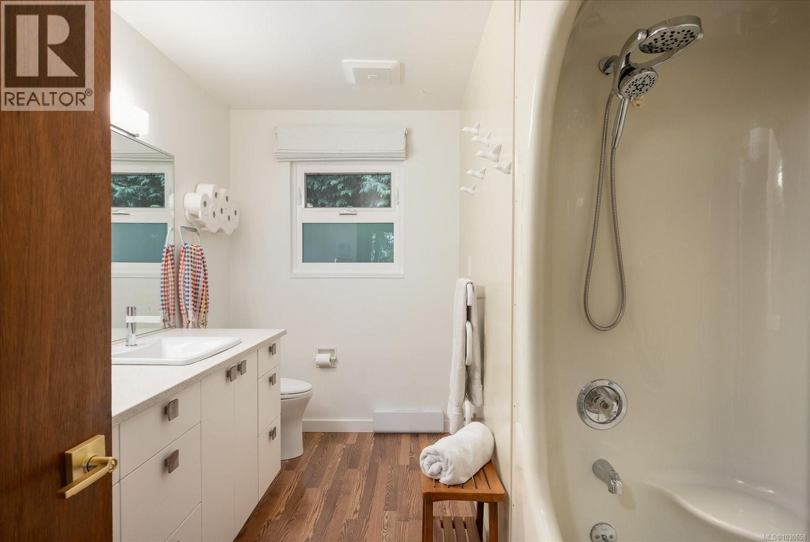 11041 CHEMAINUS RD - 26