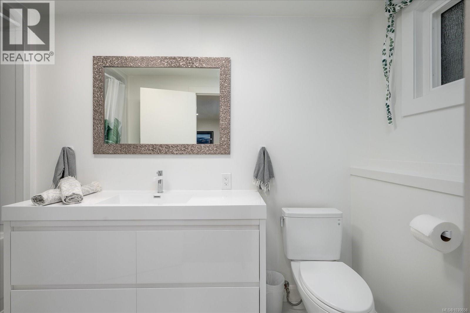 11041 CHEMAINUS RD - 35