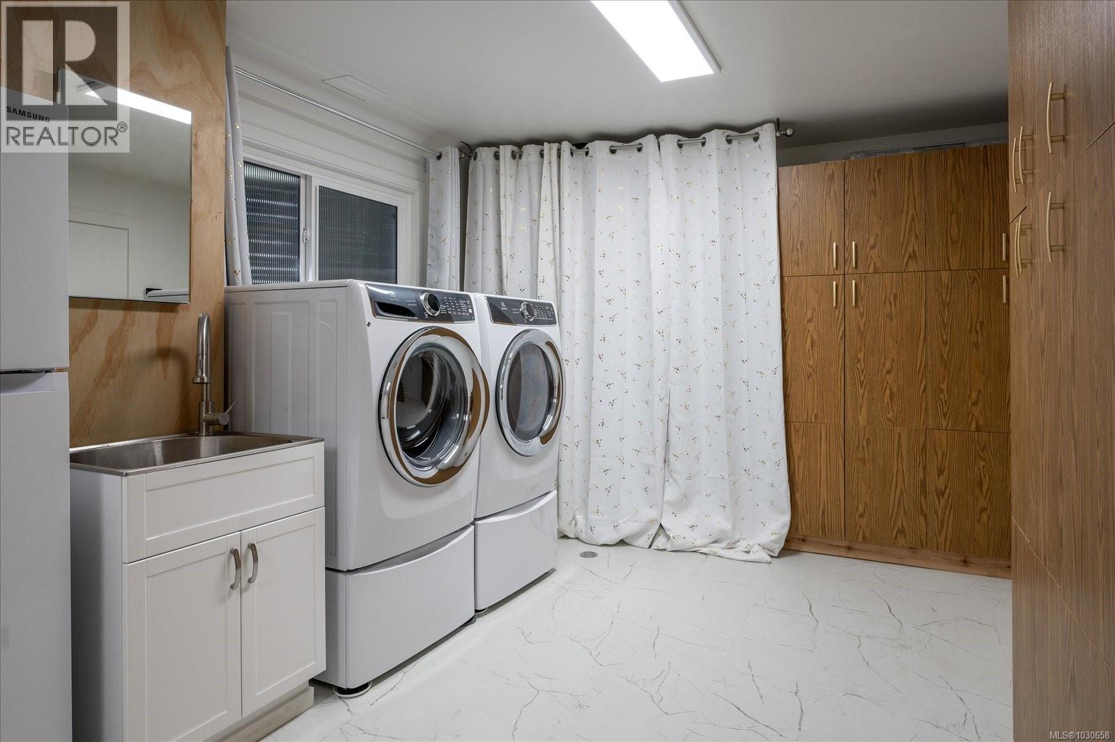 11041 CHEMAINUS RD - 43