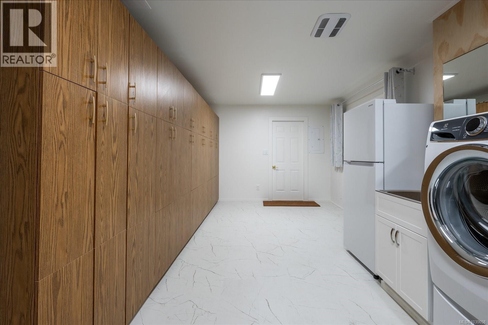 11041 CHEMAINUS RD - 44