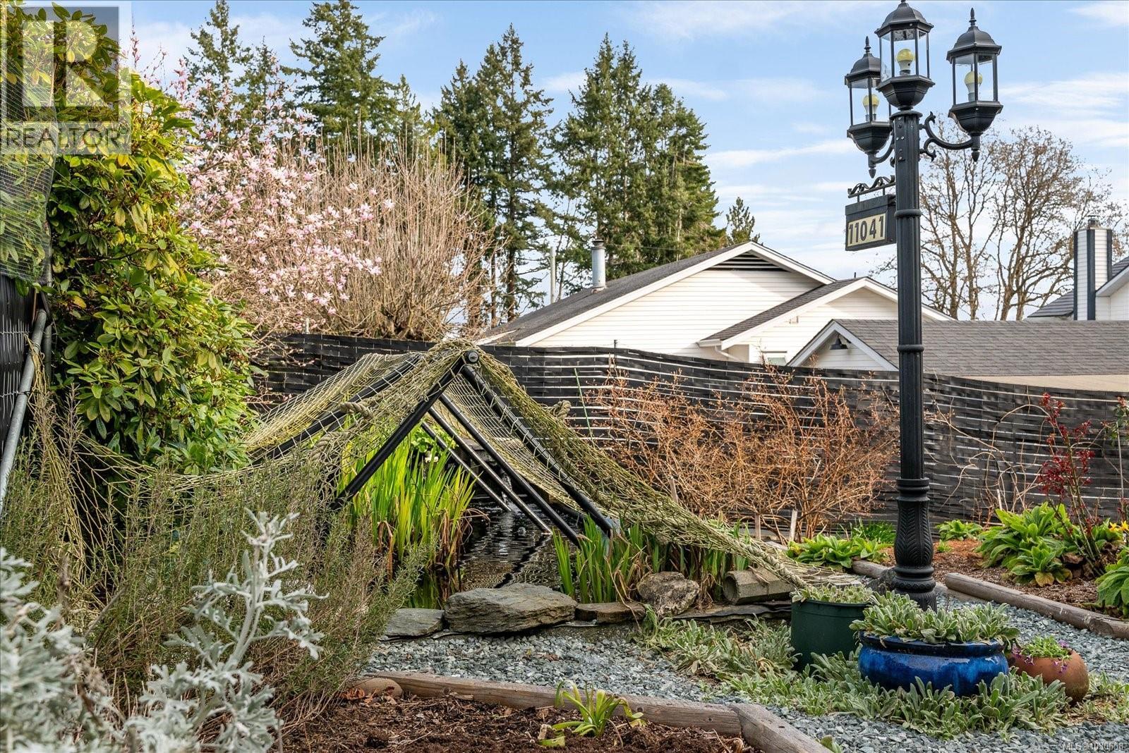 11041 CHEMAINUS RD - 52