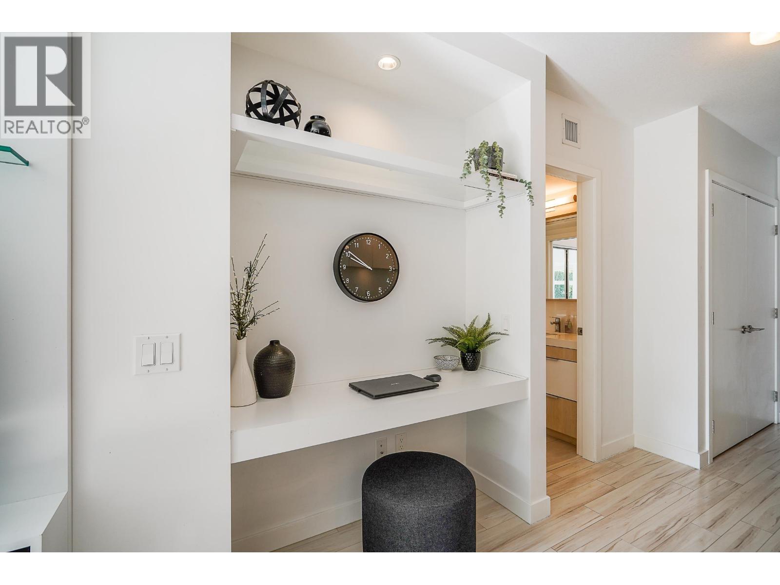 214 111 E 3RD STREET, North Vancouver