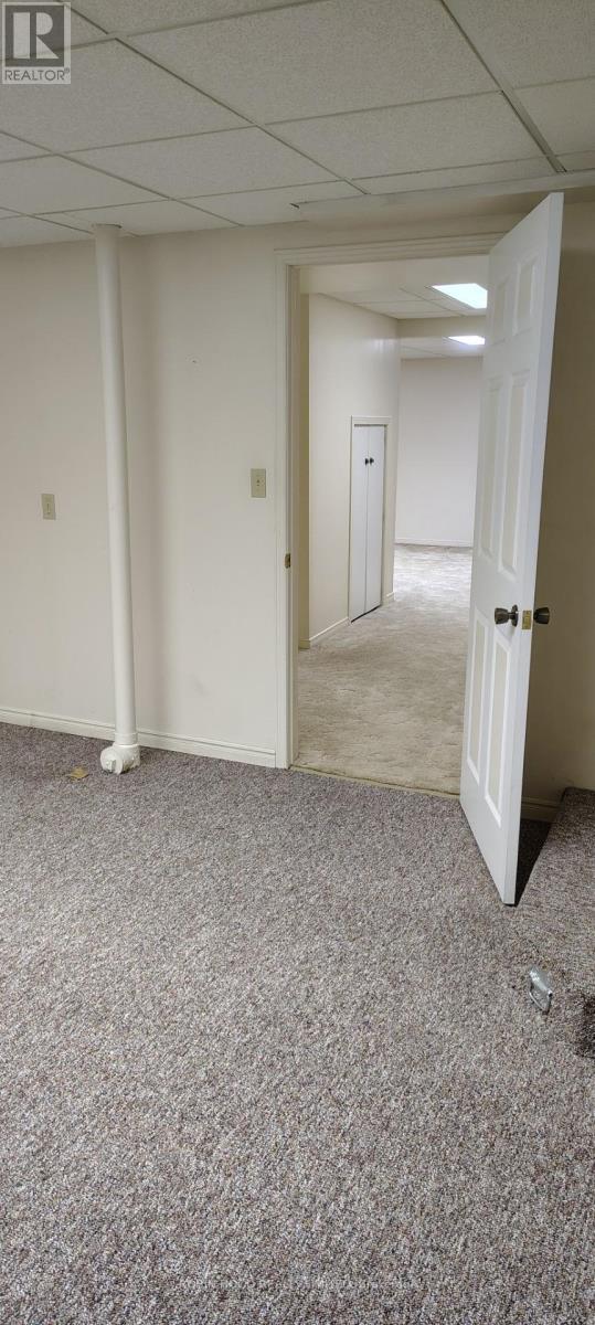 #UNIT 11 21 EARL DRIVE - 16