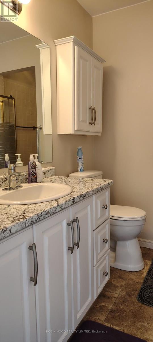 #UNIT 11 21 EARL DRIVE - 8