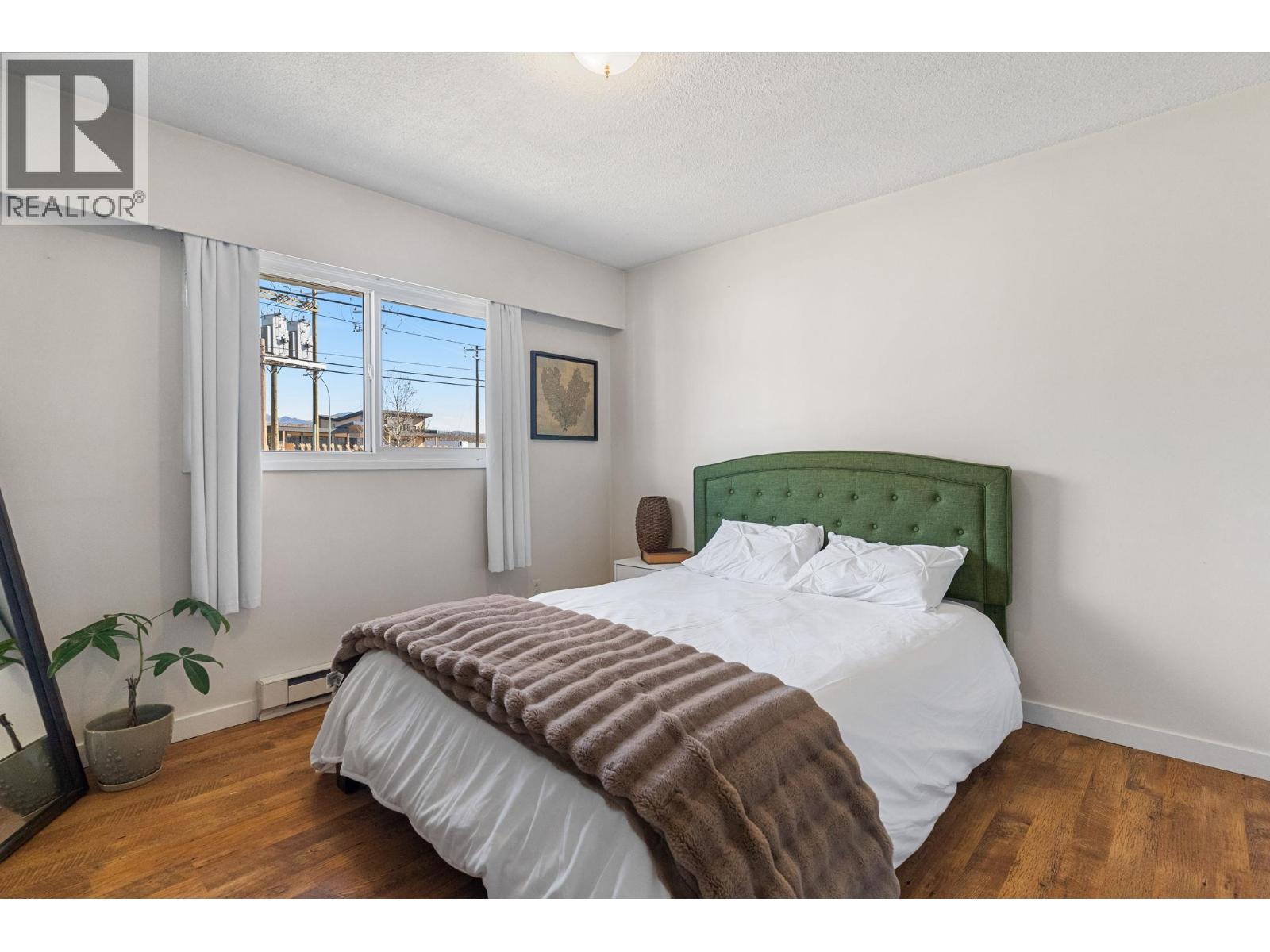  594 Snowsell Street North, Kelowna