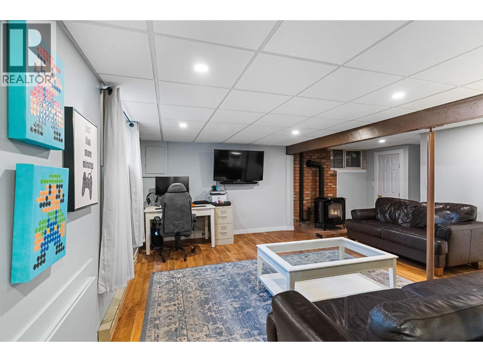  594 Snowsell Street North, Kelowna