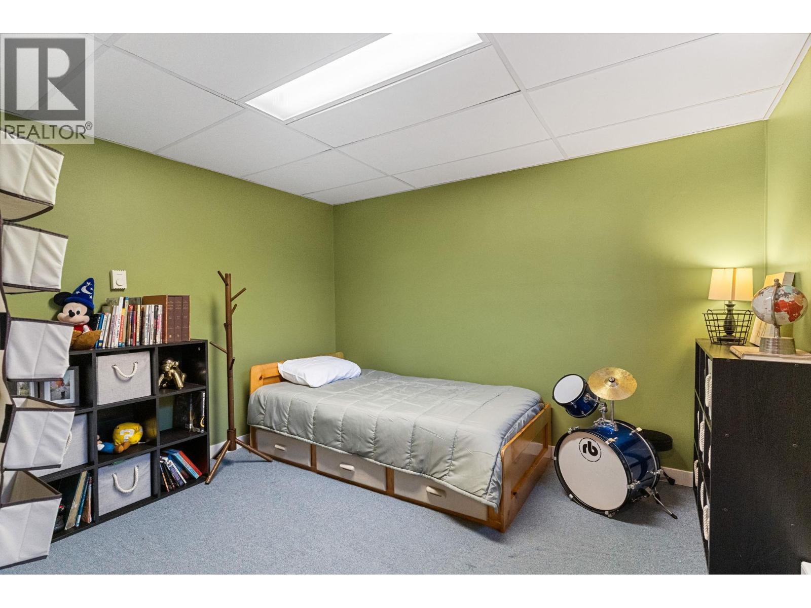  594 Snowsell Street North, Kelowna