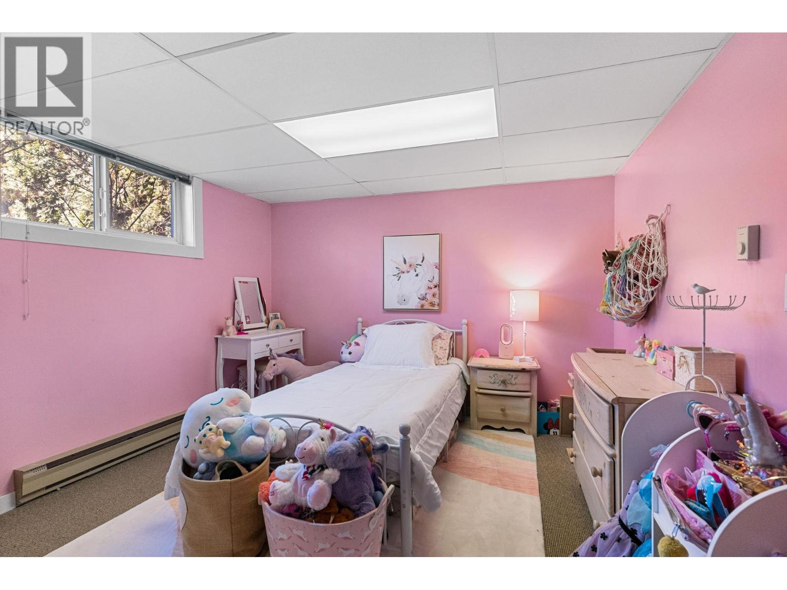  594 Snowsell Street North, Kelowna