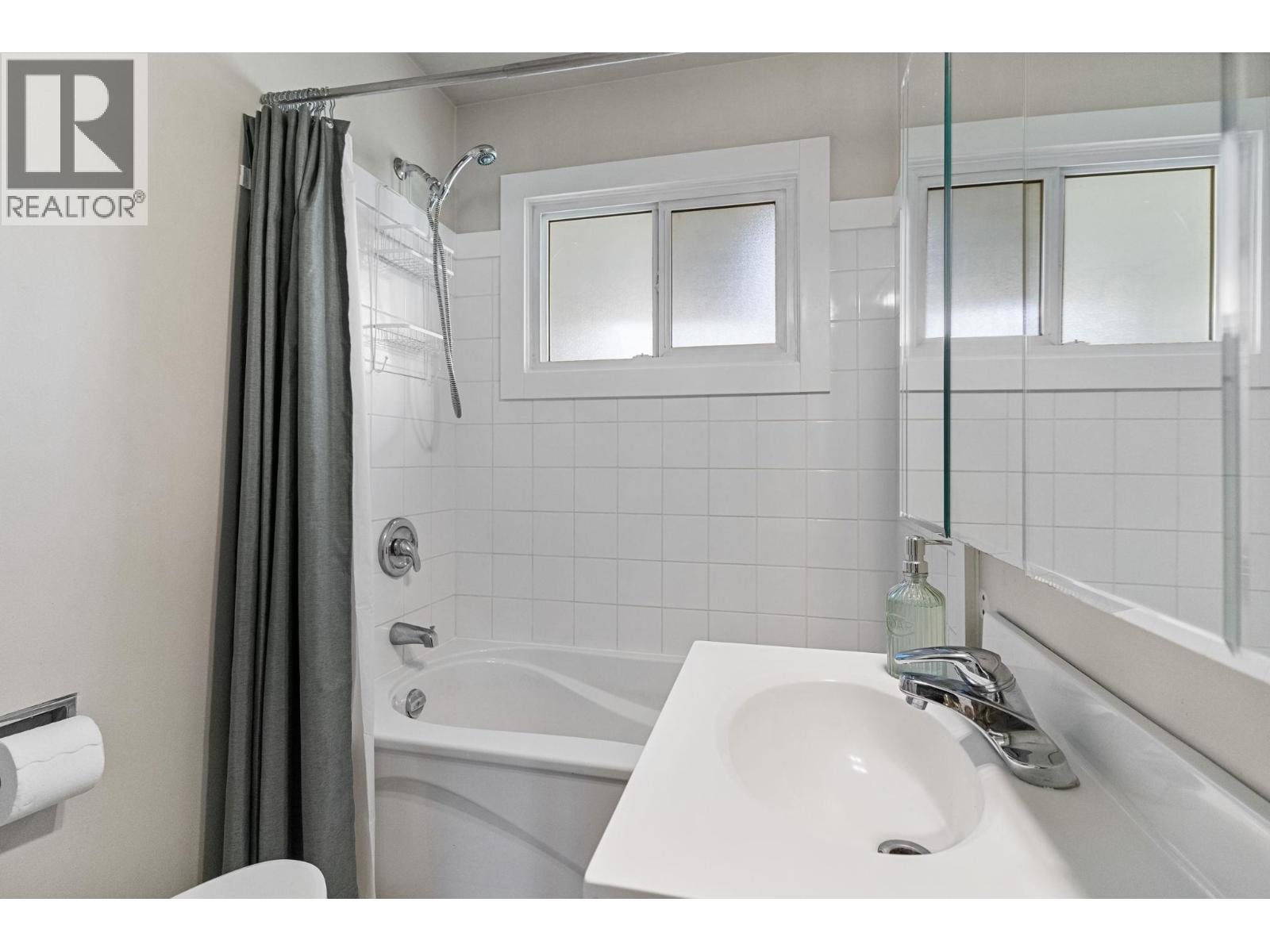  594 Snowsell Street North, Kelowna