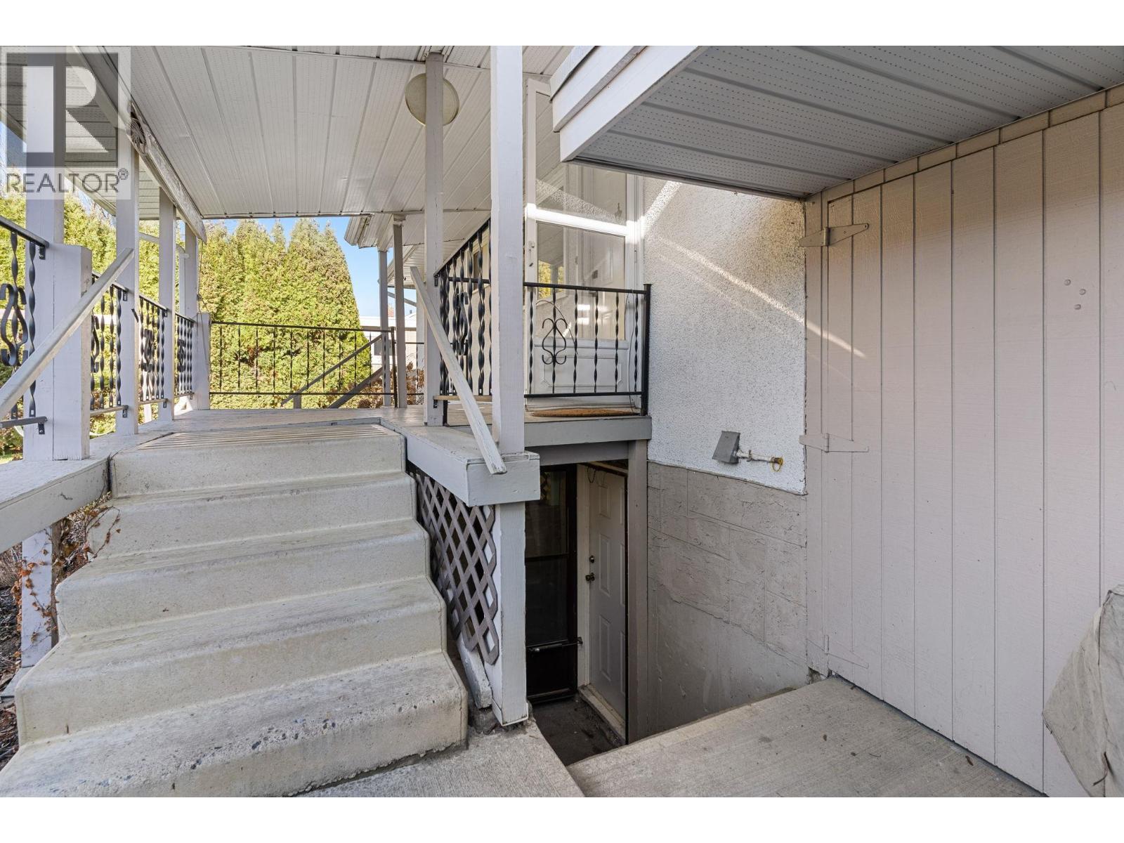  594 Snowsell Street North, Kelowna