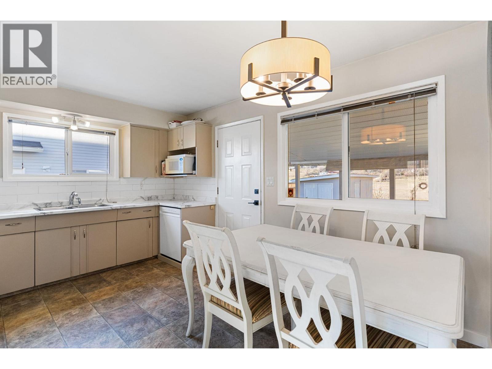  594 Snowsell Street North, Kelowna