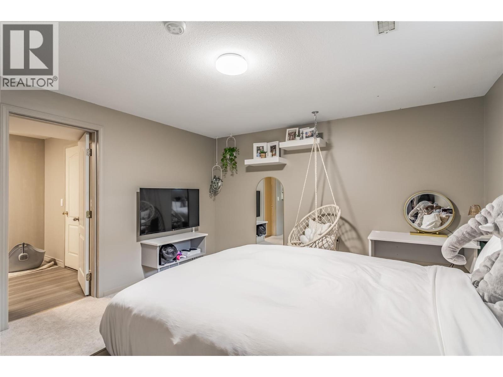 9 140 Nickel Road, Kelowna