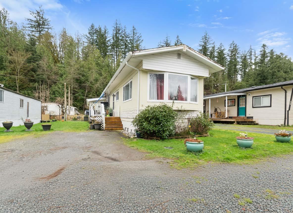 27 3942 COLUMBIA VALLEY Road - main photo