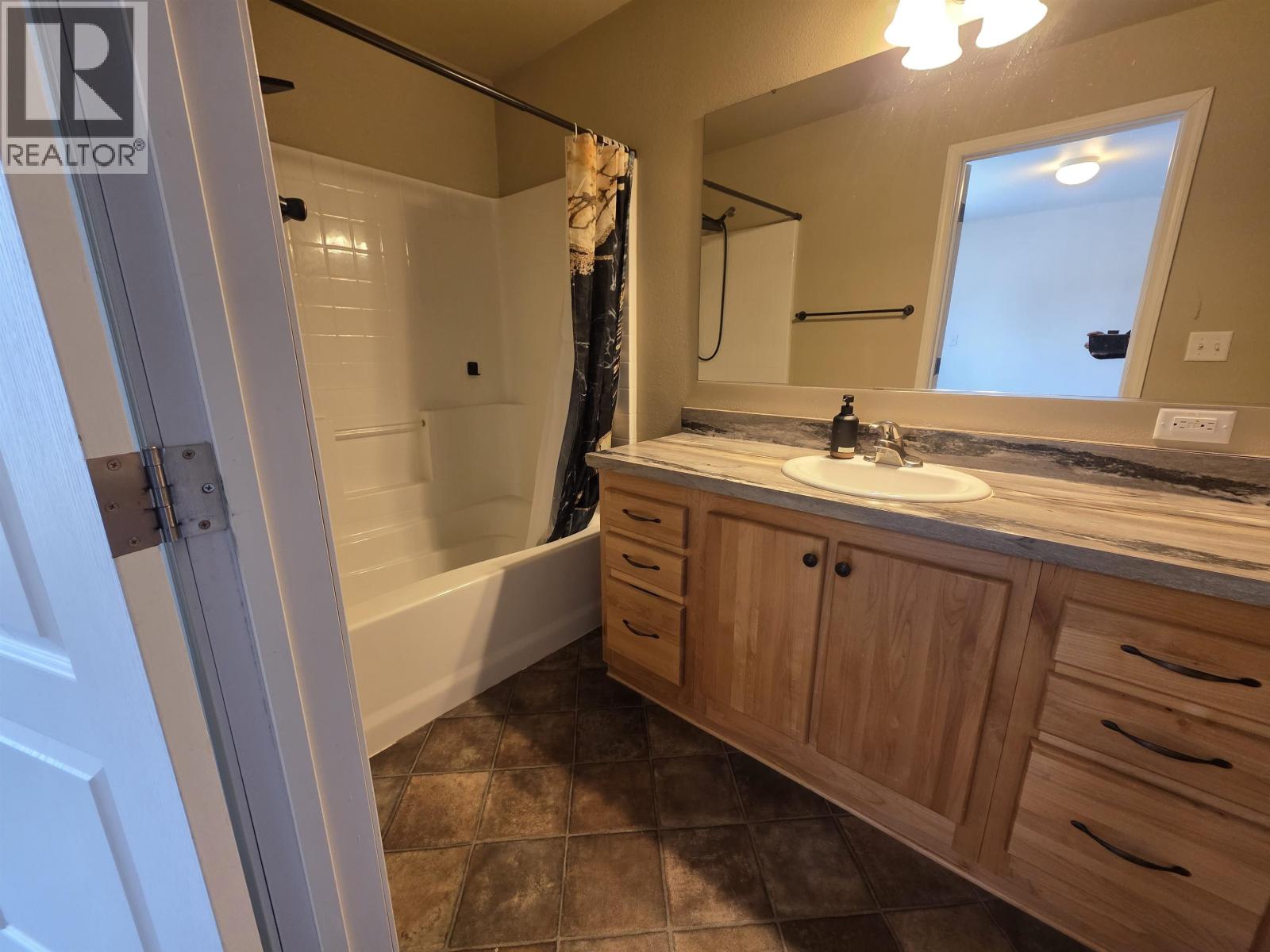 71 3889 MULLER AVENUE, Terrace