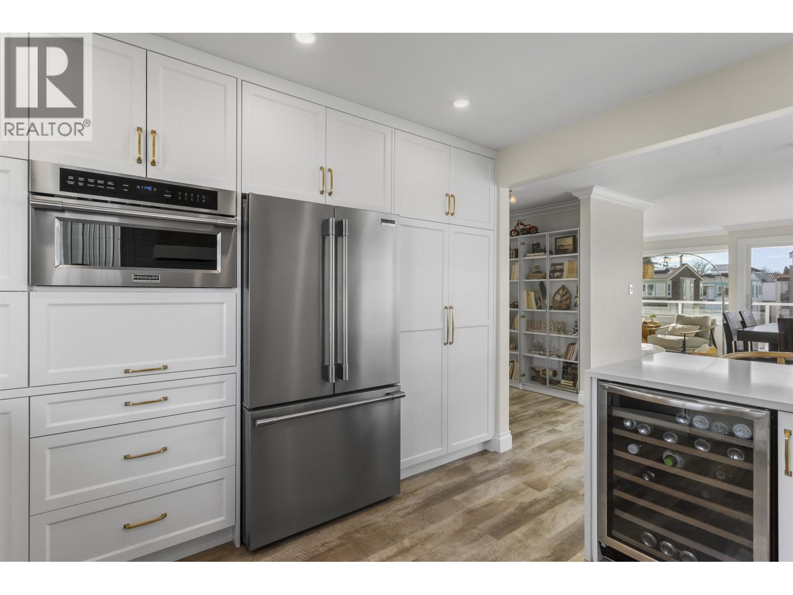 #10-3459 RIVER Road West, Ladner