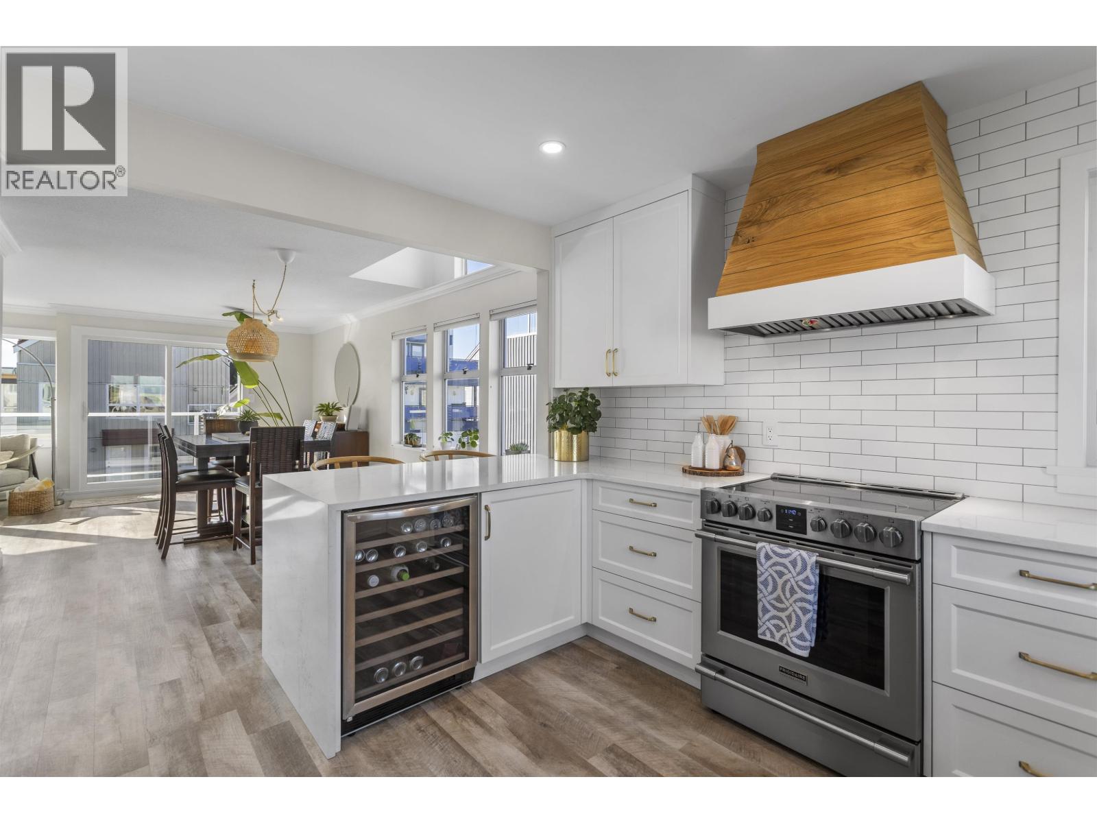 #10-3459 RIVER Road West, Ladner