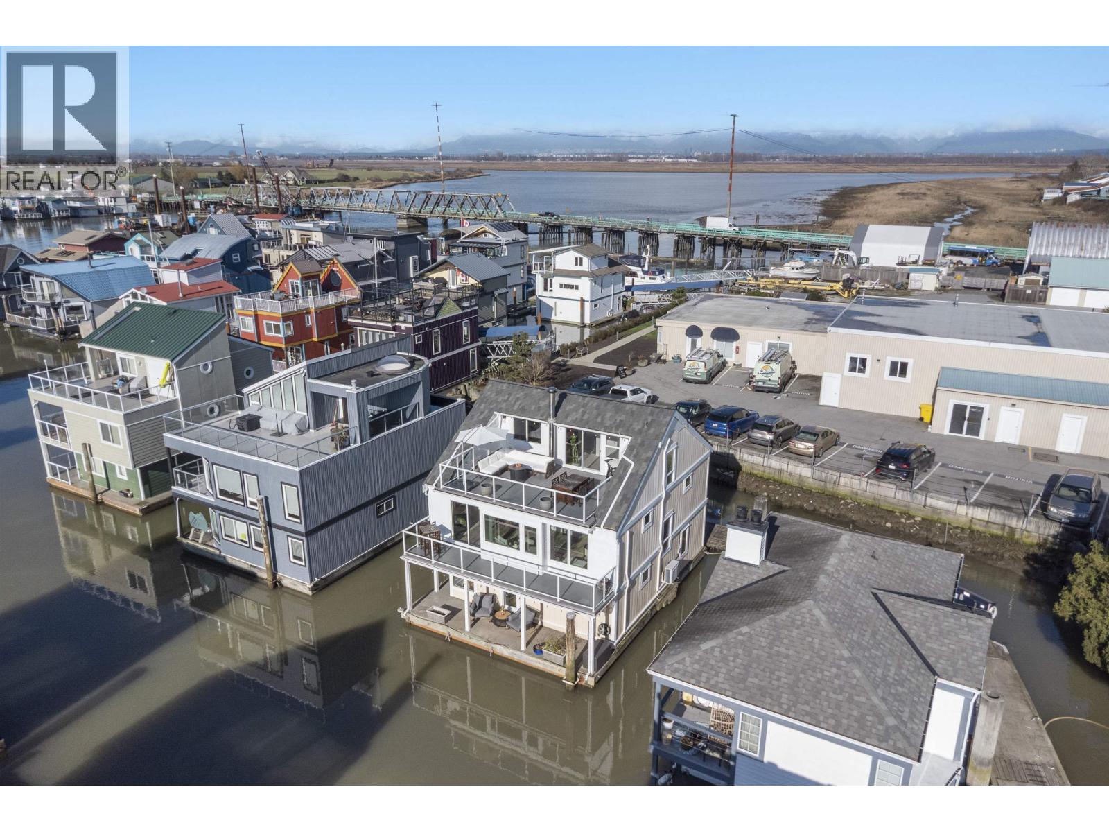 #10-3459 RIVER Road West, Ladner