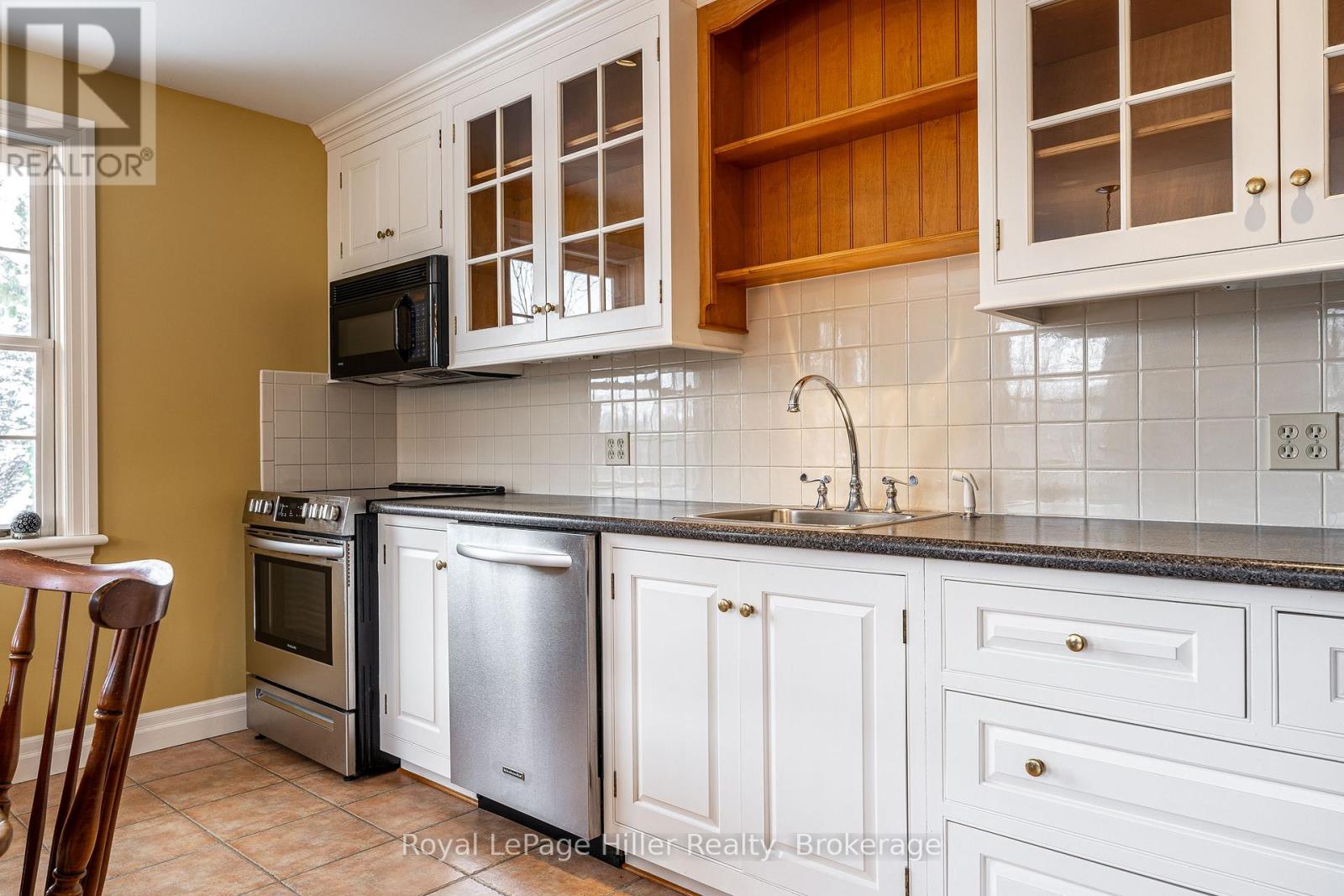 530 HOLMES STREET - 16