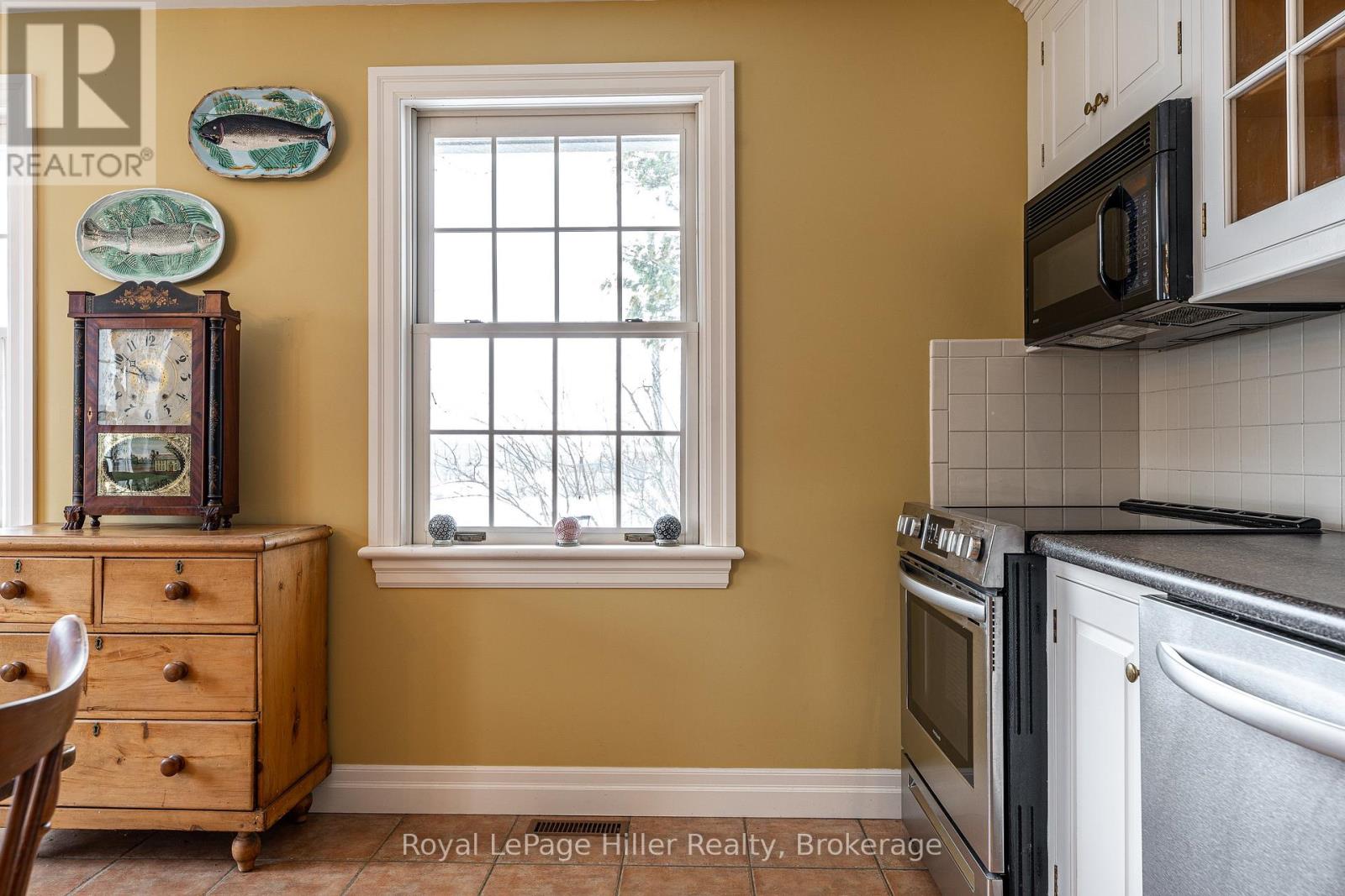 530 HOLMES STREET - 18
