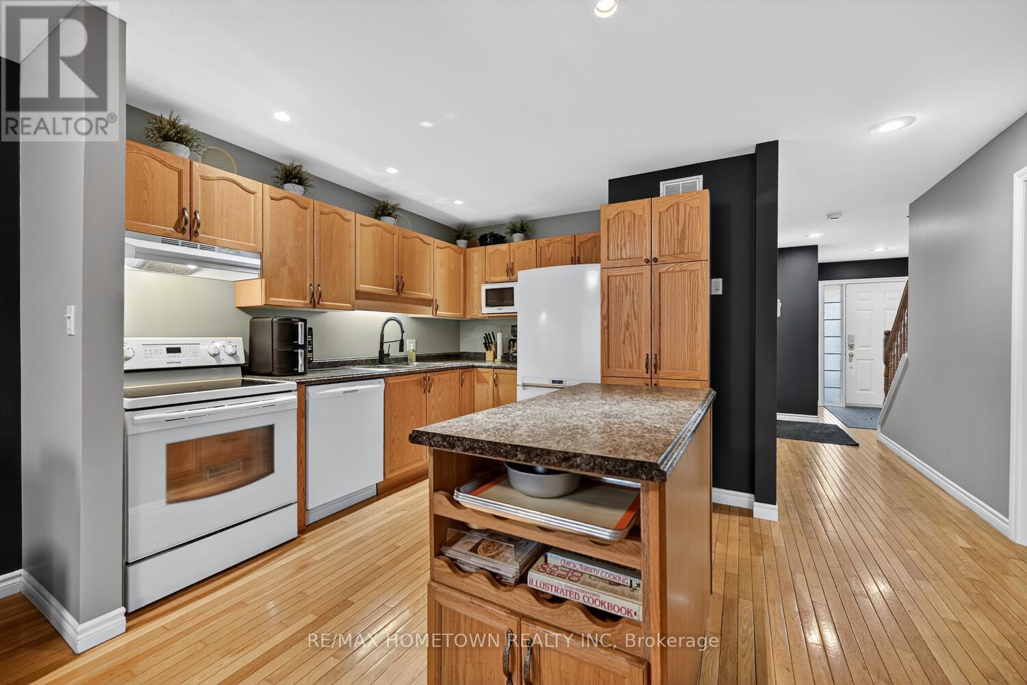 424 PEARL STREET W - 8