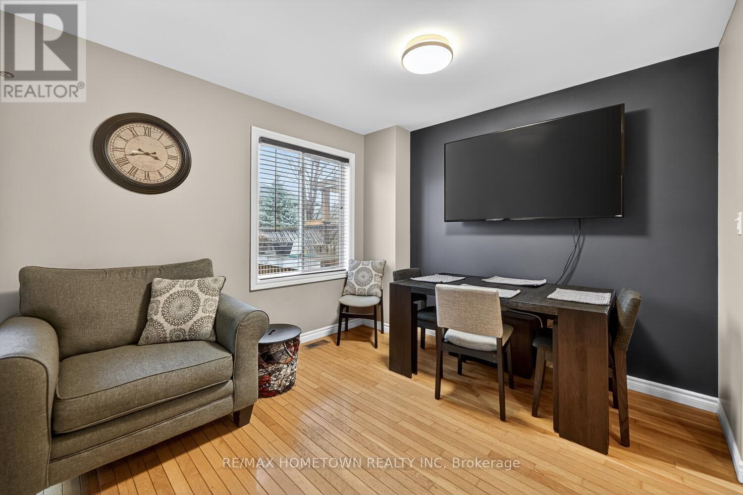 424 PEARL STREET W - 9