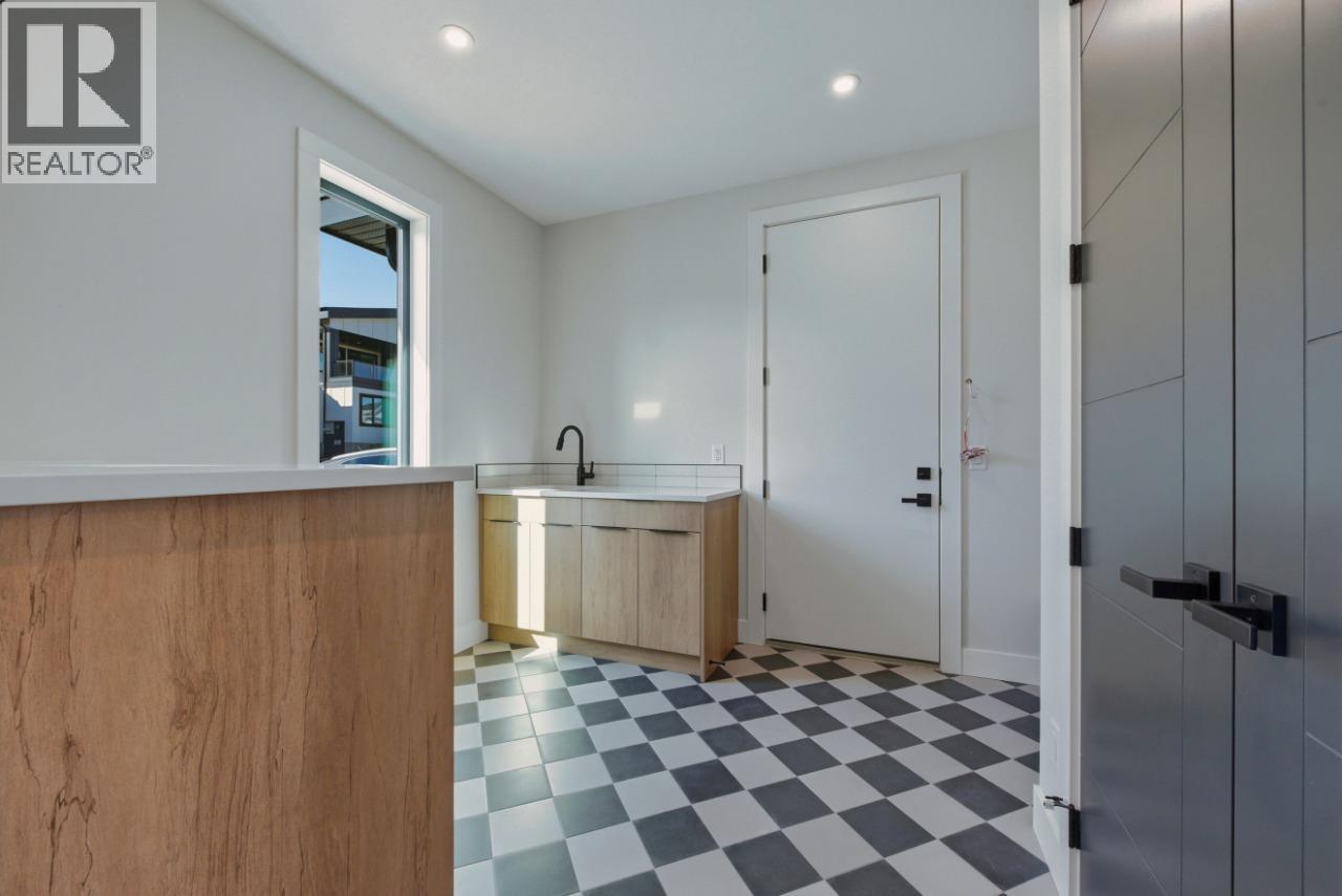  1120 Collinson Court, Kelowna