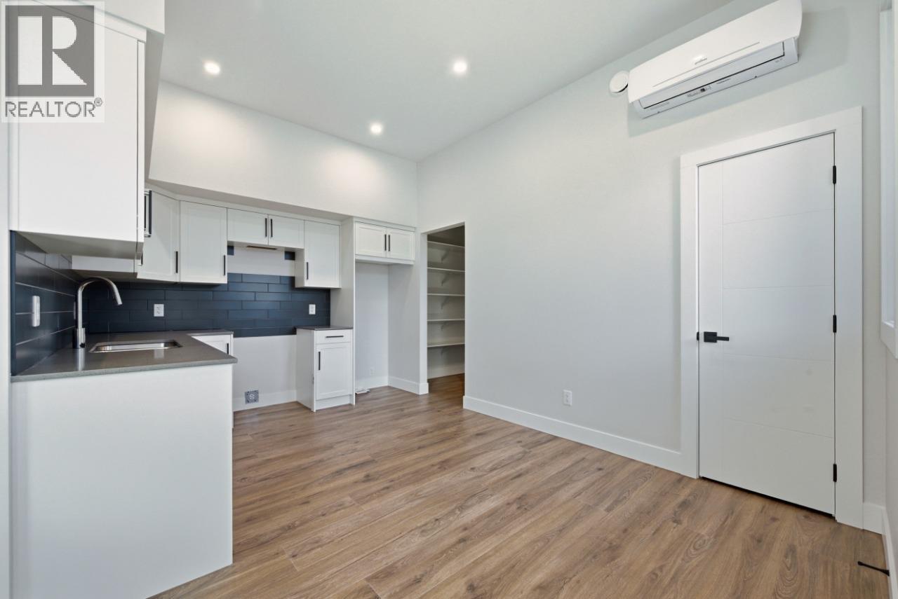  1120 Collinson Court, Kelowna