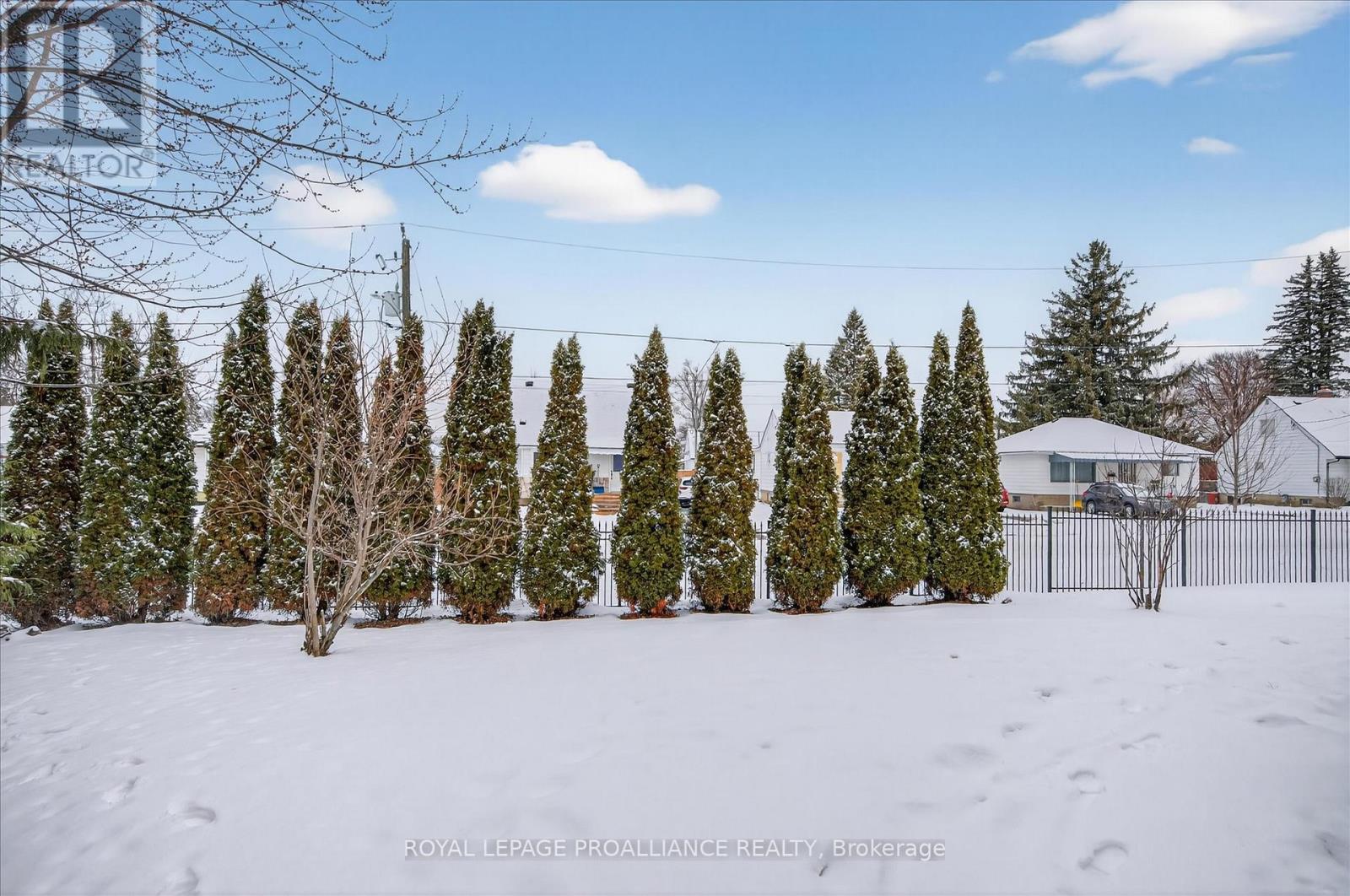 #18 50 LOCKSIDE DRIVE - 27