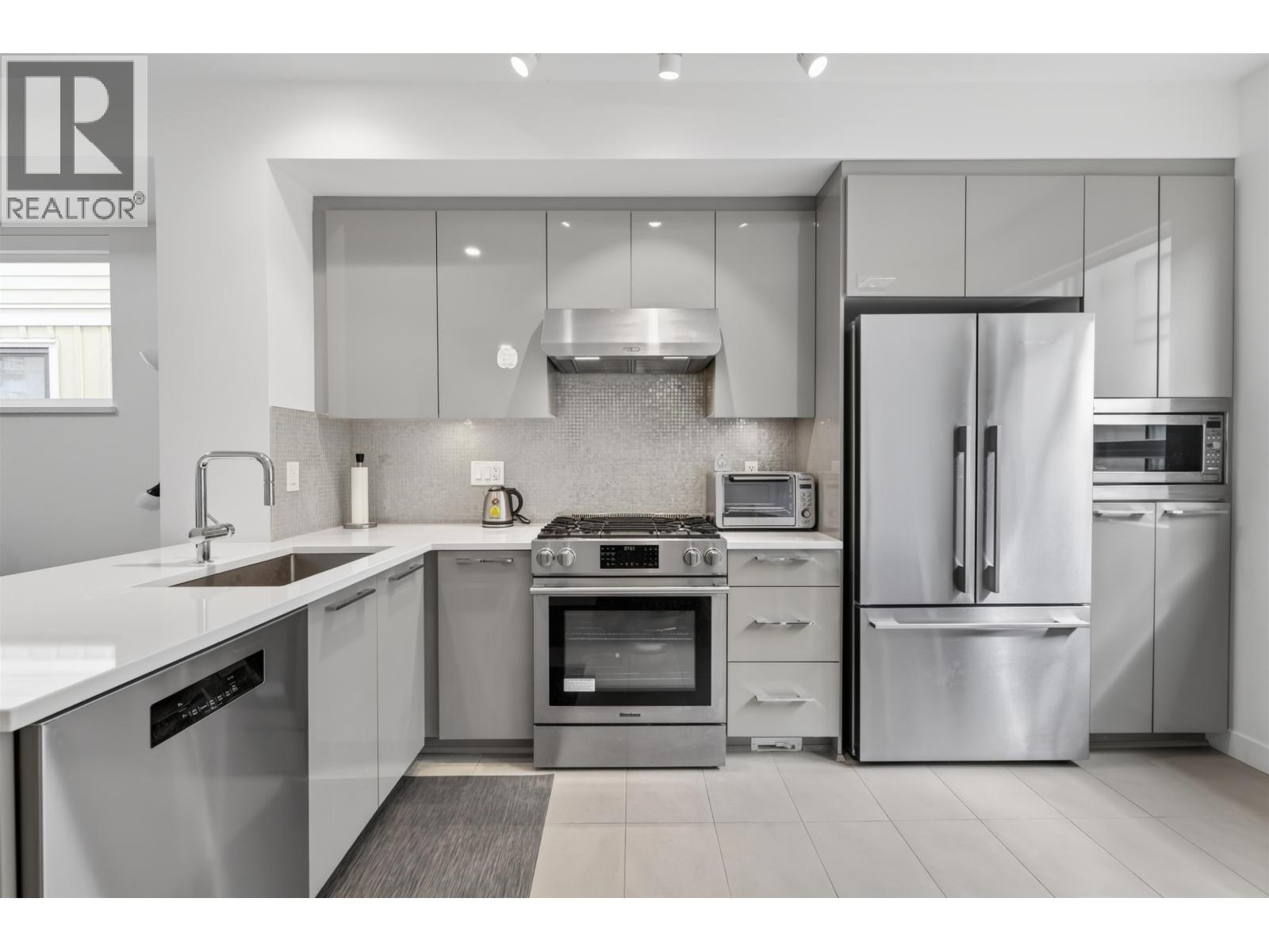 #80-10199 RIVER Drive, Richmond