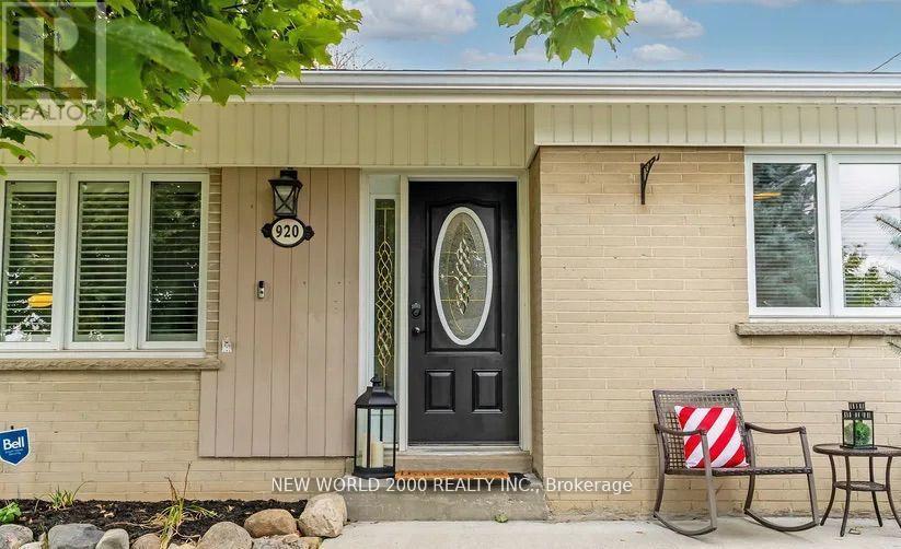 920 GREENWOOD CRESCENT - 1