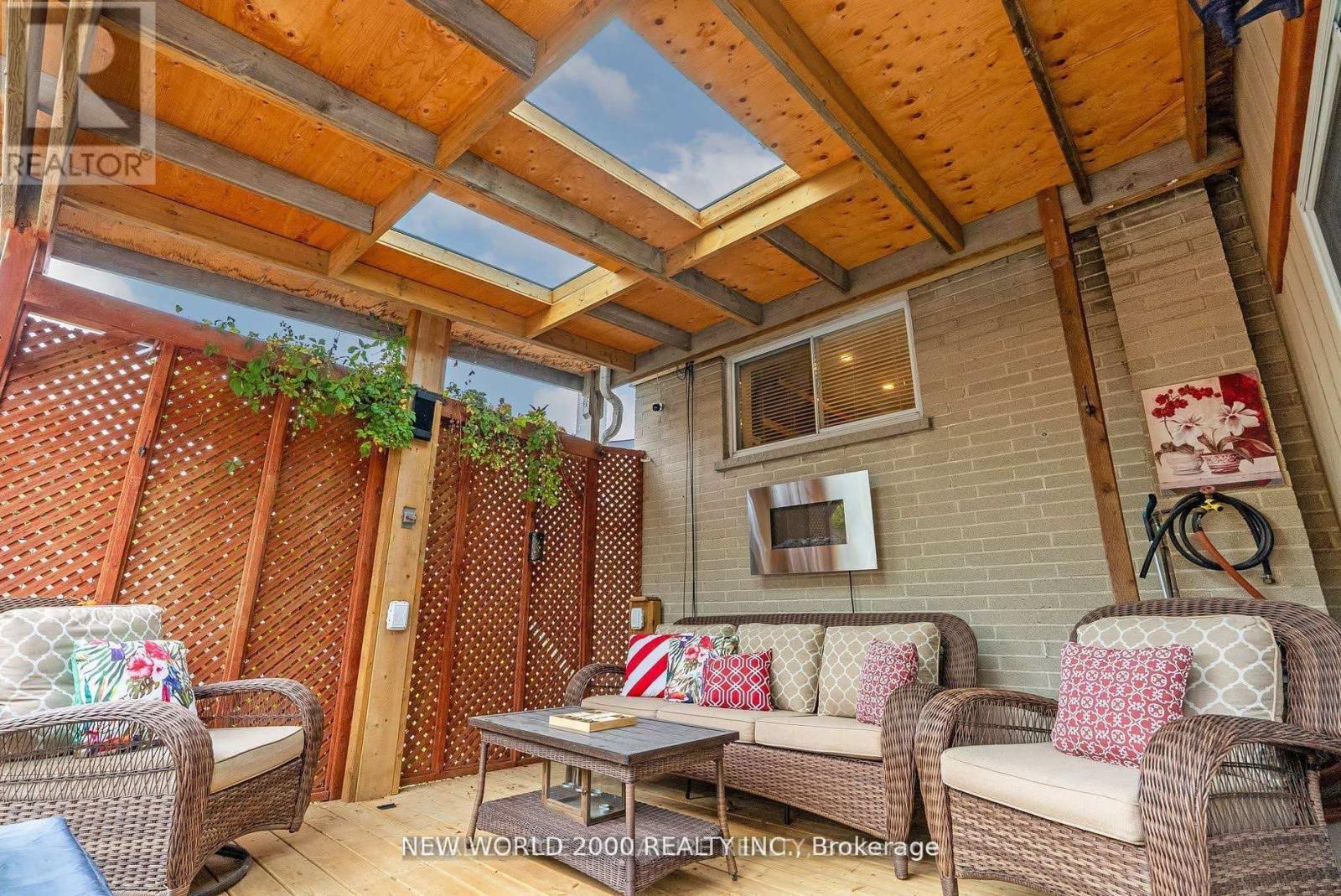 920 GREENWOOD CRESCENT - 24