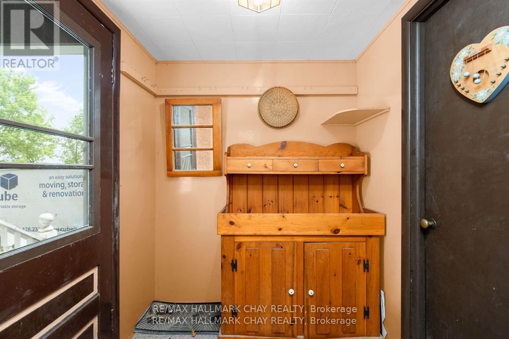 1407 FLOS 8 ROAD W - 17